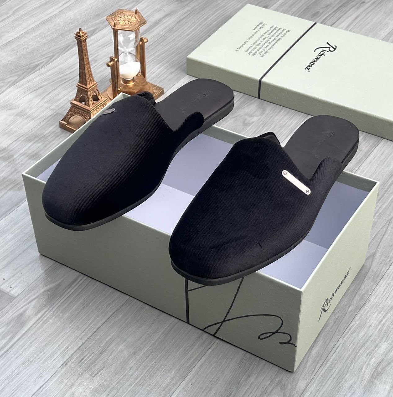 e9a69aa5-ad6d-4ecb-988f-c6be79239db4